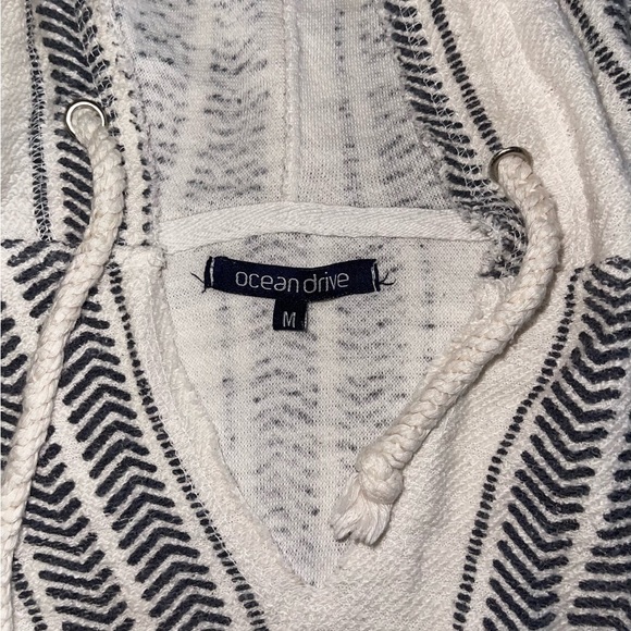 Ocean Drive sweater/cover up - Picture 3 of 4